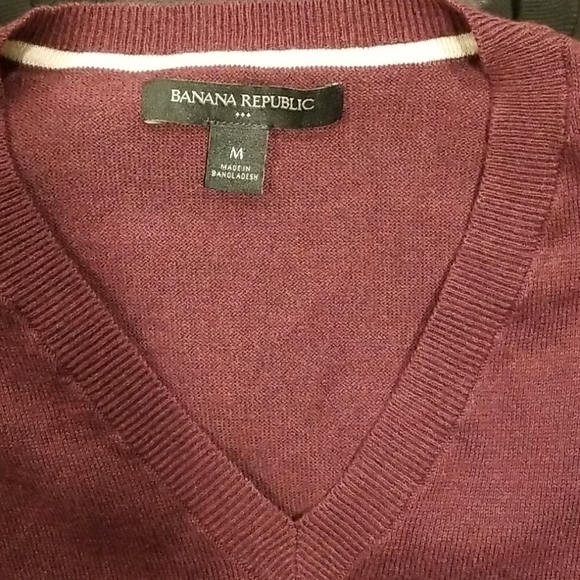 Banana Republic Men's Burgundy VNeck Sweater - Picture 2 of 2